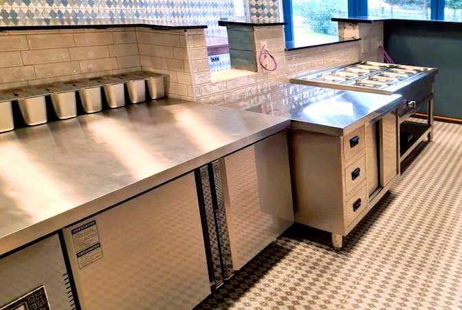 Open kitchen cold cooking area