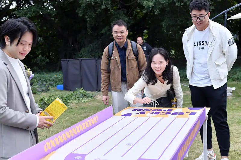Interactive games to mobilize the atmosphere
