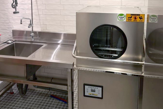 Complete commercial dishwashing equipment