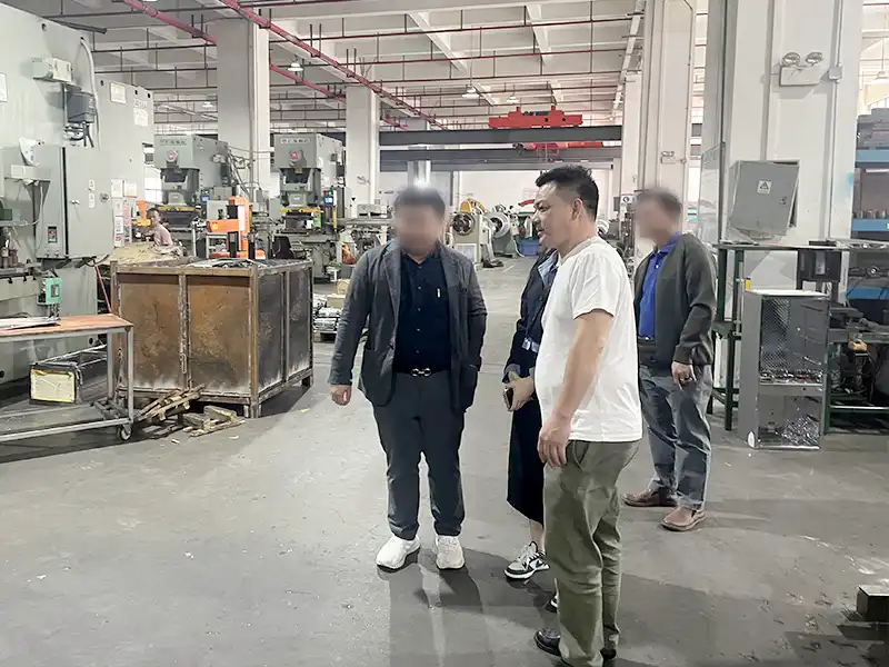 Southeast Asian clients visit bingsu machine factory